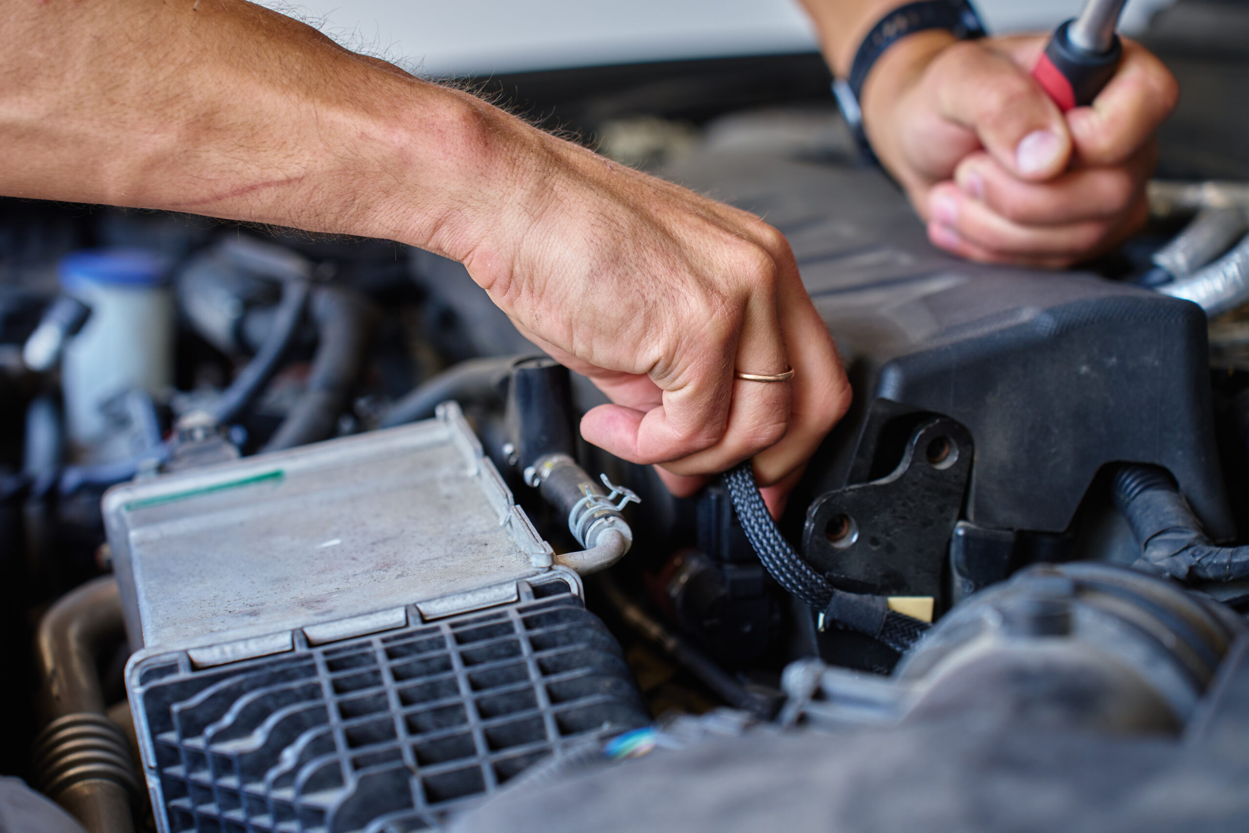 Professional mobile mechanic servicing a vehicle