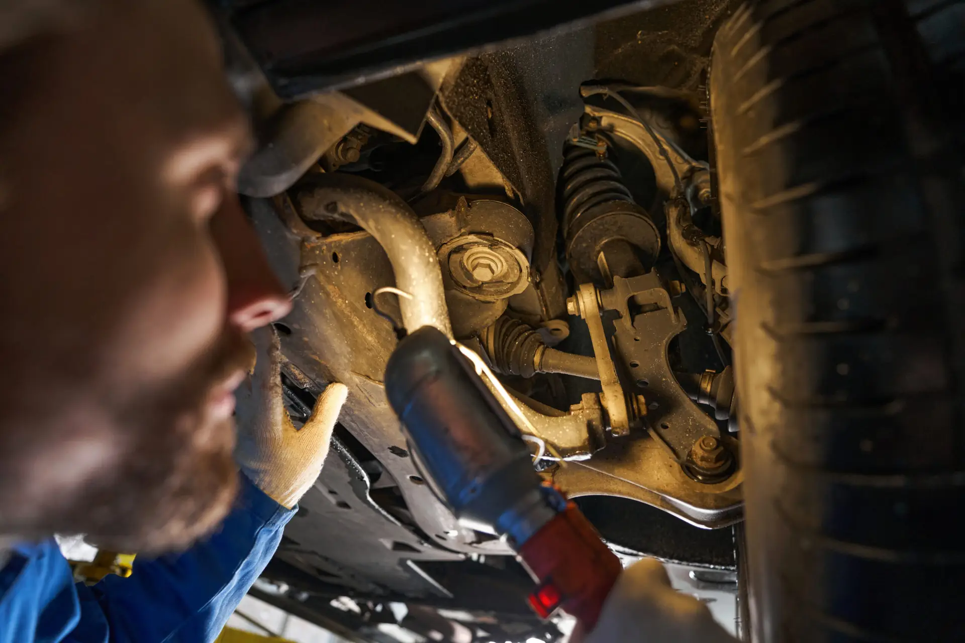 Professional mobile mechanic servicing a vehicle