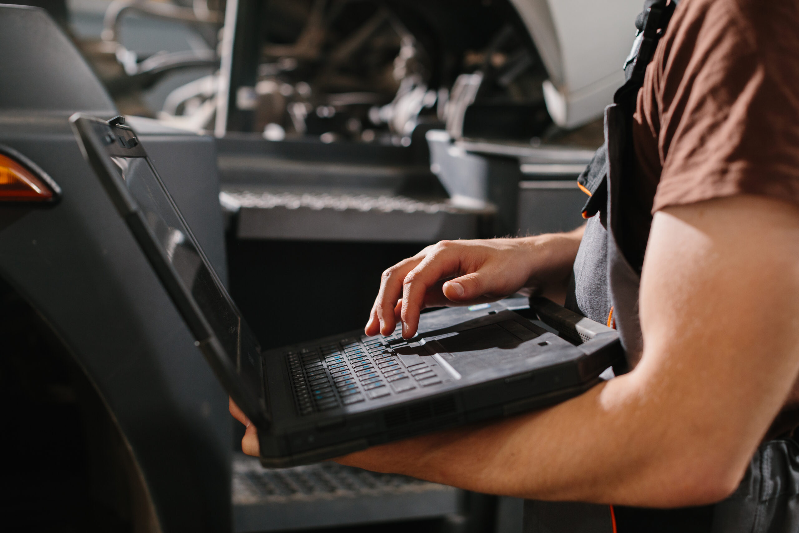 Professional mobile mechanic servicing a vehicle